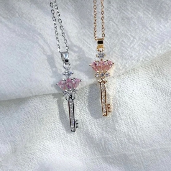 18K Gold  Key Pendant Necklace Simulated Diamond & Rose Quartz Inlay - Picture 3 of 6